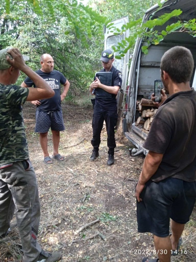 На Миколаївщині в регіональному ландшафтному парку впіймали трьох «чорних лісорубів» - вони встигли спиляти 24 дерева (ФОТО) 5