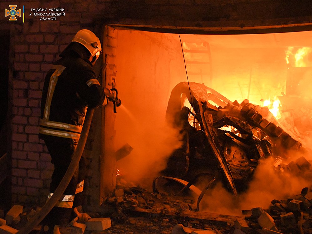 Через обстріли Миколаєва згоріли 6 гаражів та 2 авто. Повне зведення від рятувальників за добу (ФОТО, ВІДЕО) 5