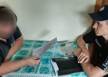 Здача квартир переселенцям та продаж військової амуніції: на Миколаївщині поліцейські викрили онлайн-шахрая (ФОТО, ВІДЕО)