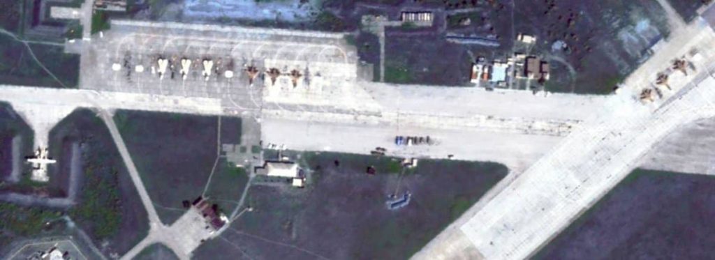 До та після 9 серпня: Командування Повітряних Сил ЗСУ показало супутникові знімки аеродрому в Криму (ФОТО) 5