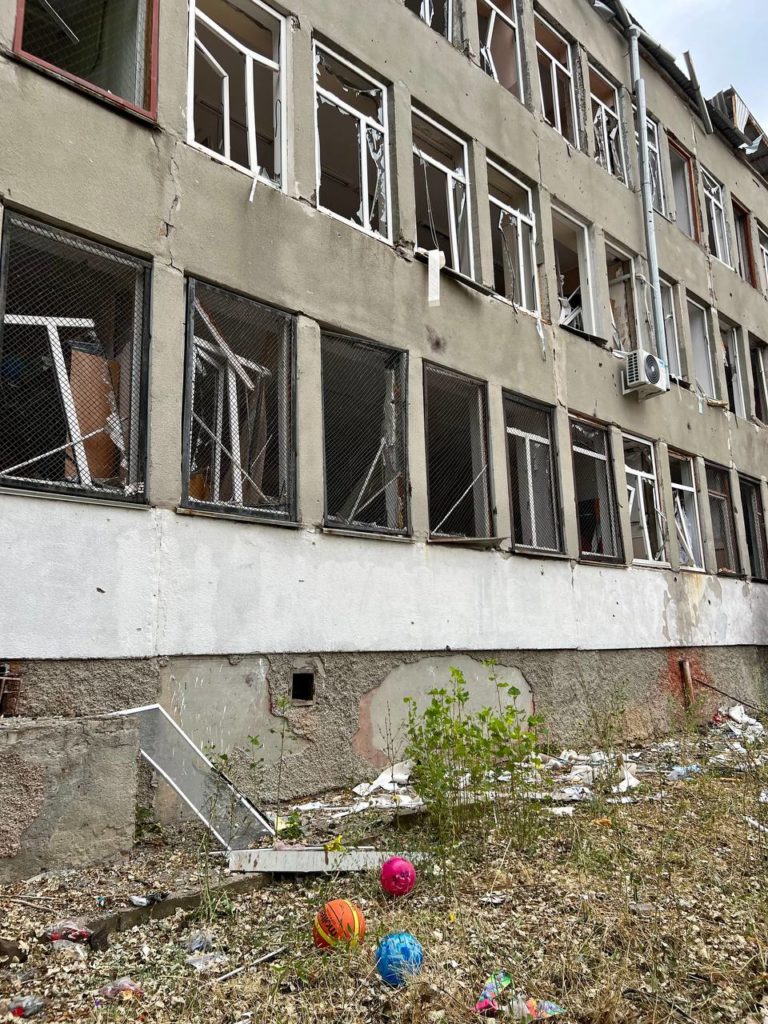 Мер Миколаєва показав, що залишилося від школи, на території якої розірвалося 3 російських ракети (ФОТО) 5