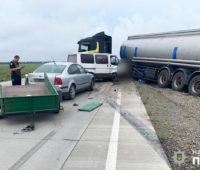 Потрійне ДТП на Миколаївщині: загинув водій авто, який вийшов з машини (ФОТО)