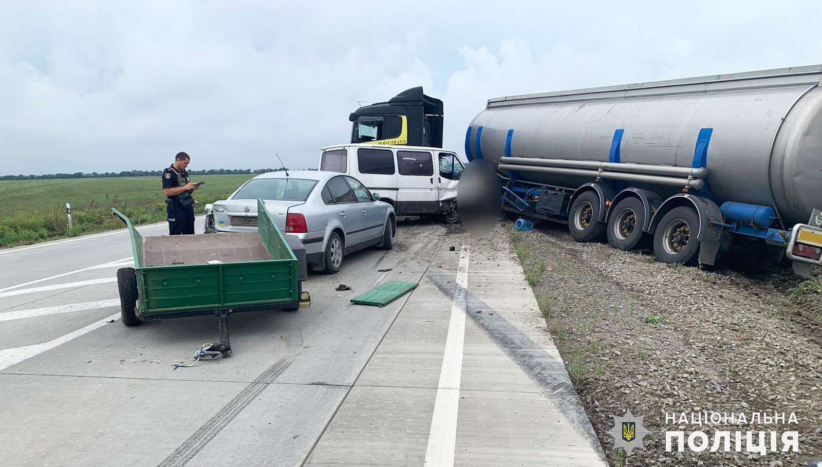 Потрійне ДТП на Миколаївщині: загинув водій авто, який вийшов з машини (ФОТО) 5