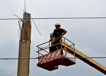 На Миколаївщині енергетики протягом одного світлового дня відновили стабільне електропостачання понад 25 тисячам споживачів (ФОТО)