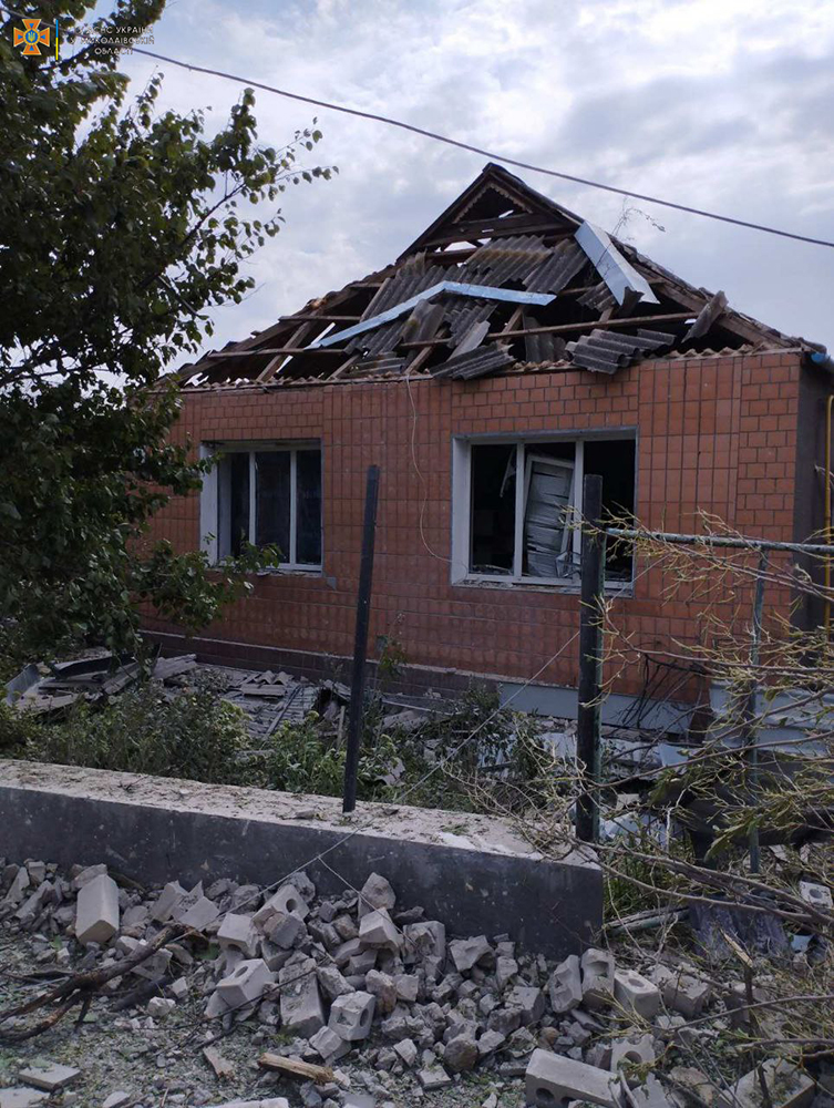 Росіяни обстріляли Березнегувате на Миколаївщині – поранено 66-річну жінку (ФОТО) 5