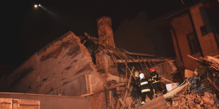 Вночі у Львові впав житловий будинок (ФОТО, ВІДЕО)