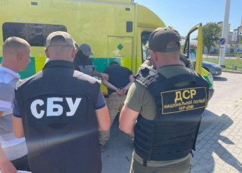 В Івано-Франківську викрили “благодійників” – продавали “швидку” з гуманітарки (ФОТО)