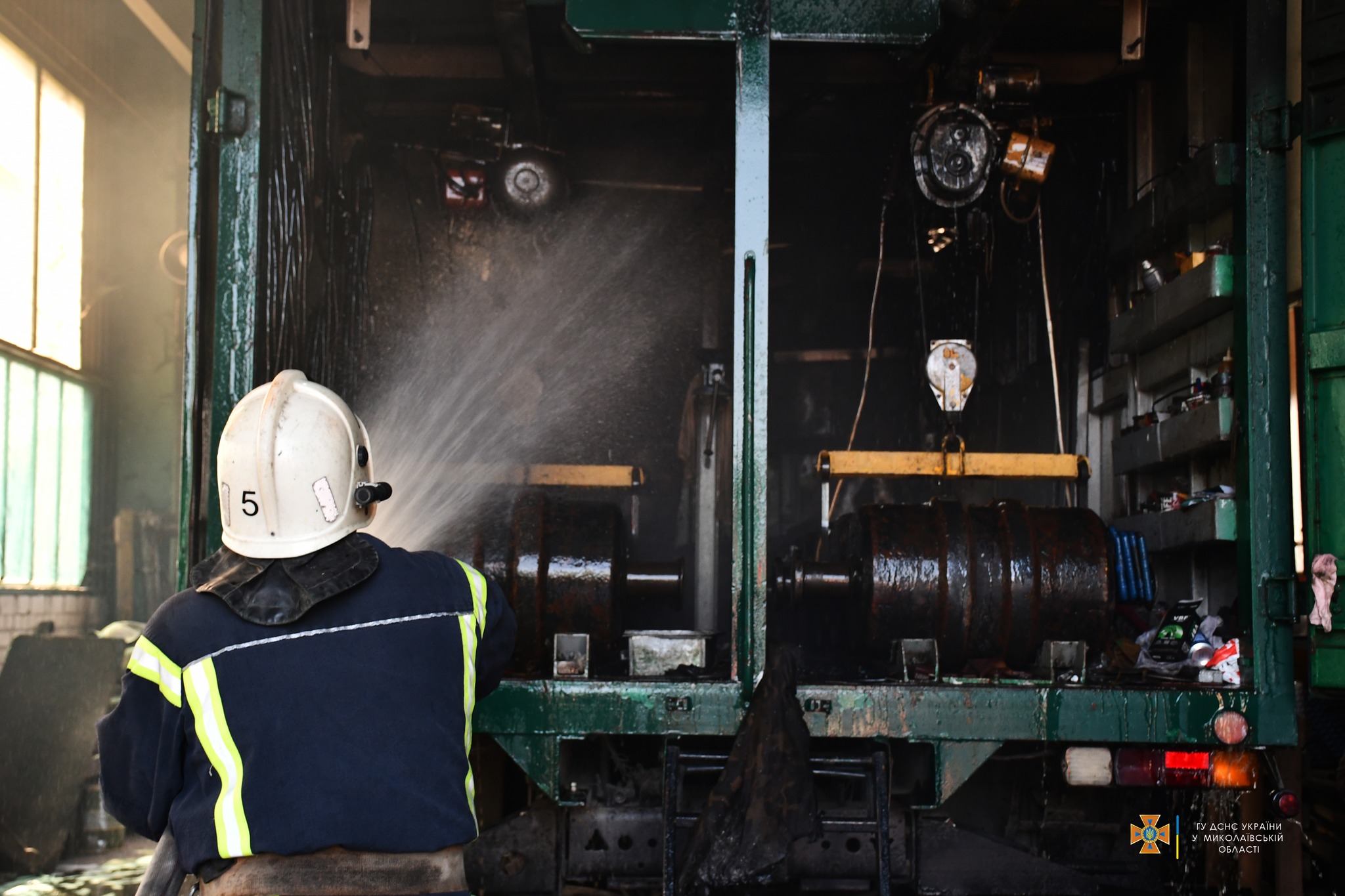 У Миколаєві після обстрілу сталася пожежа в ангарі