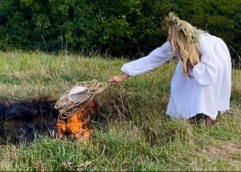 Полякова провела обряд очищення – спалила свій кокошник на Лисій горі (ВІДЕО)