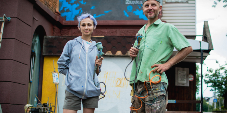 Киця-захисниця: в Миколаєві з’явився мурал, який покликаний допомогти містянам відновити рівновагу (ФОТО)