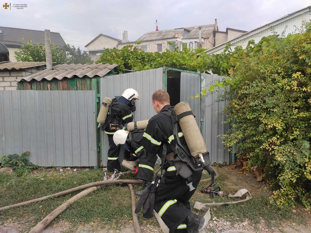 В Очакові на пожежі врятували і 41-річного чоловіка, і його папугу (ФОТО) 8