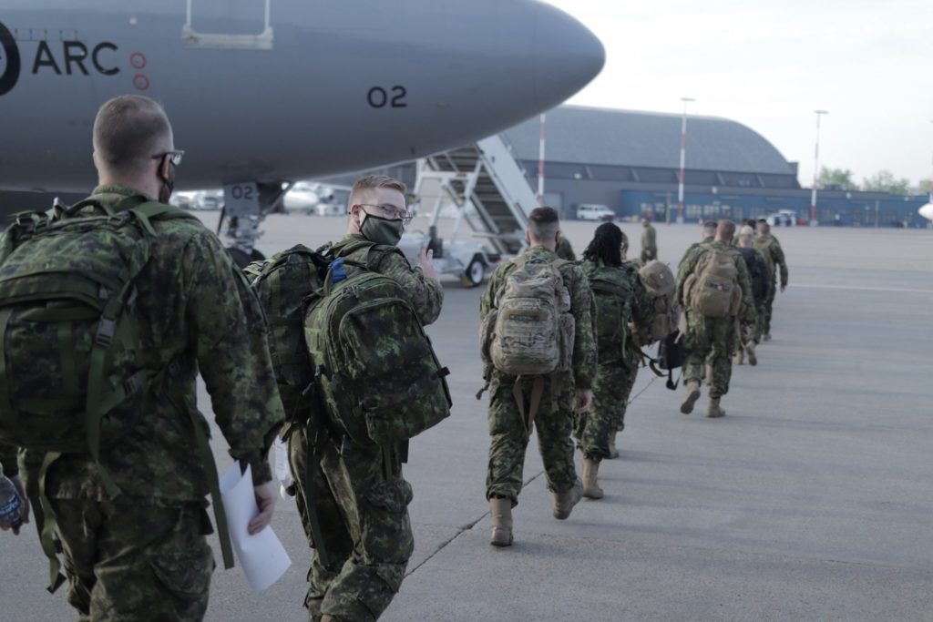Навчання українських військових в рамках операції ЮНІФАЄР – перші 90 канадських інструкторів вирушили до Британії (ФОТО) 7