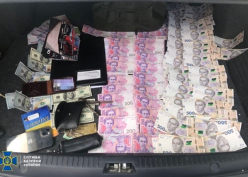 На Миколаївщині СБУ затримала прокурора, який пропонував підслідному військовослужбовцю за хабаря уникнути тюремного строку (ФОТО)