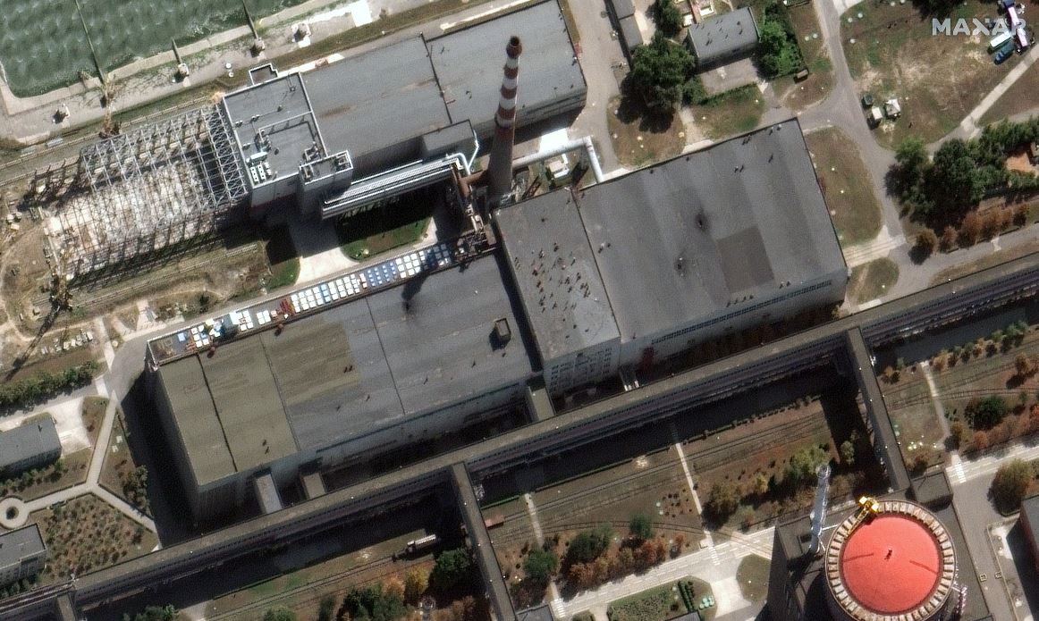 У даху будівлі ЗАЕС з’явилися пробоїни (ФОТО)