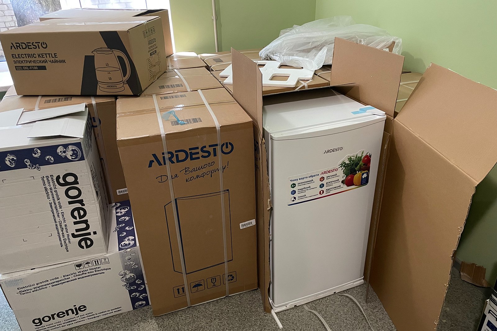 В Миколаєві продовжують облаштовувати прихистки для переселенців: надійшла побутова техніка (ФОТО)