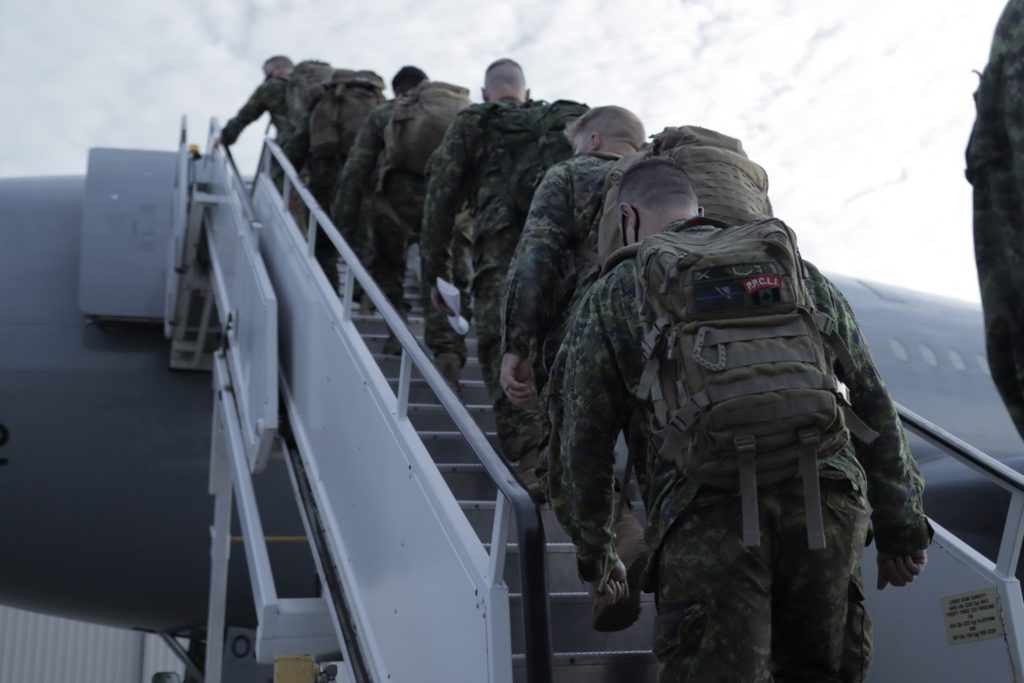 Навчання українських військових в рамках операції ЮНІФАЄР – перші 90 канадських інструкторів вирушили до Британії (ФОТО) 9