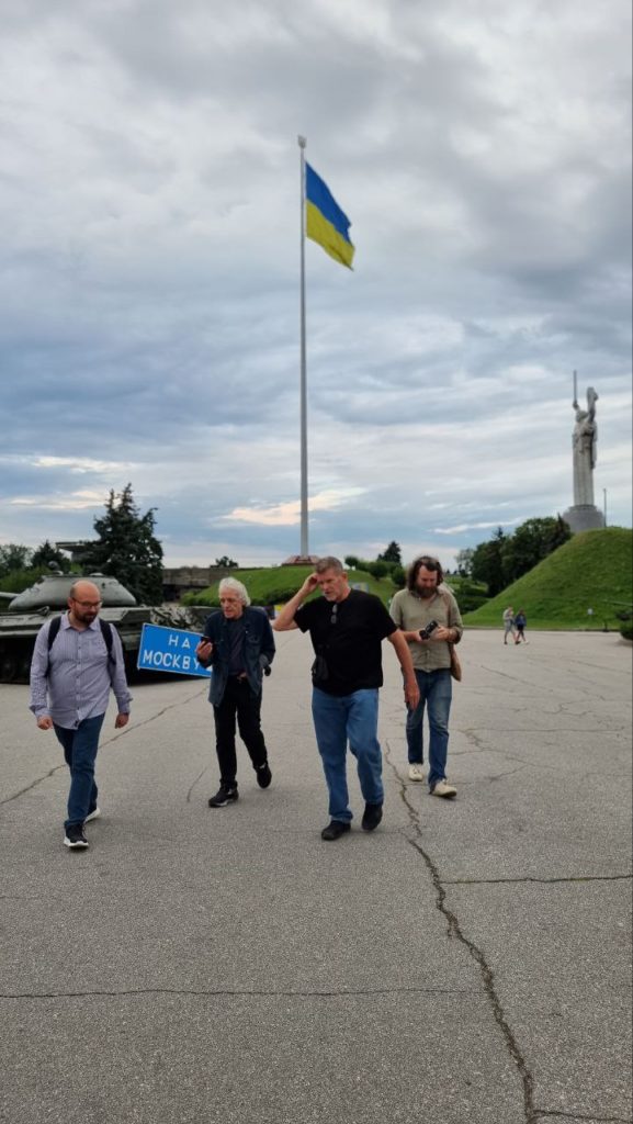 Світ прагне бачити й знати правду про війну в Україні: Україну відвідали відомі американські режисер та оператор (ФОТО) 10