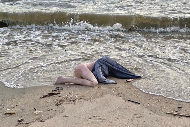 Секс-лялька викликала масовий напад паніки на популярному пляжі - викликали поліцію (ВІДЕО) 5