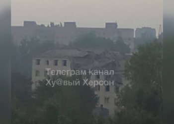 Пряме влучення. Вночі ЗСУ вдарили по військовій частині в Херсоні (ВІДЕО)