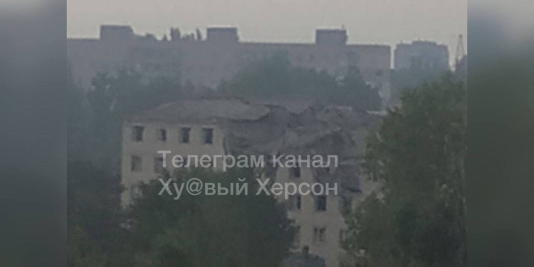 Пряме влучення. Вночі ЗСУ вдарили по військовій частині в Херсоні (ВІДЕО)
