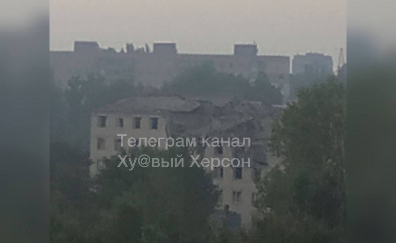 Пряме влучення. Вночі ЗСУ вдарили по військовій частині в Херсоні (ВІДЕО)