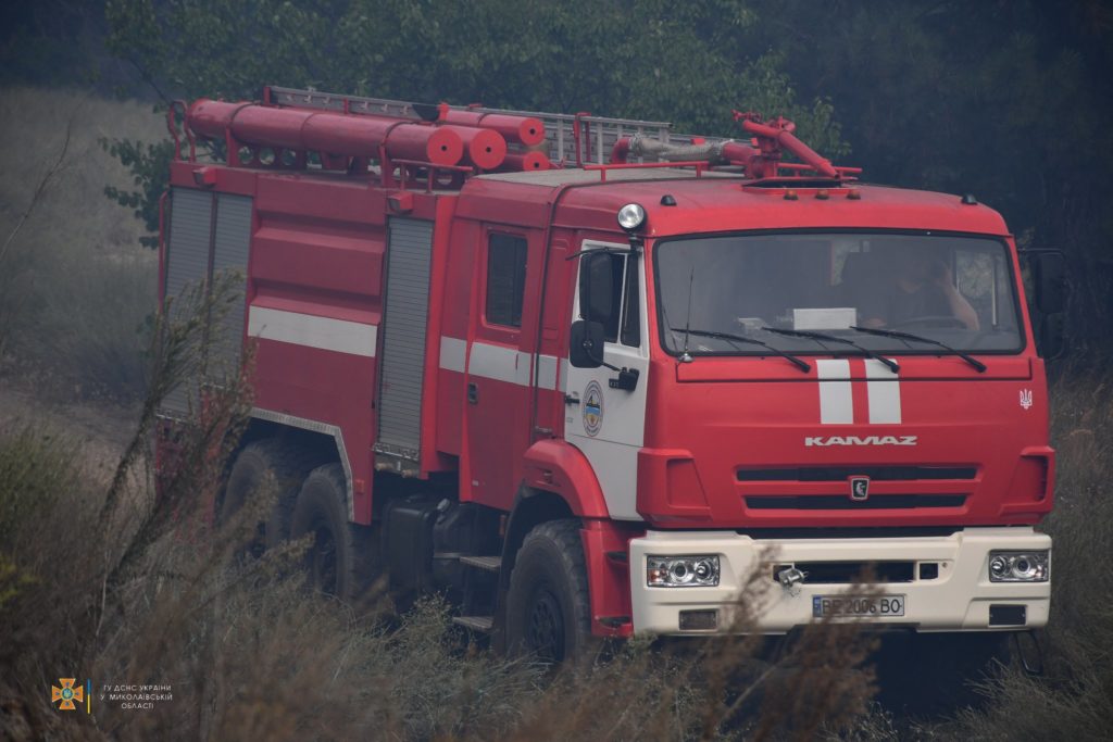 З 16 пожеж за добу на Миколаївщині три виникли через російські обстріли (ФОТО, ВІДЕО) 11