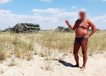 Корисні на відпочинку. В Криму відпочивальник зняв і виклав в мережу фото бази росППО з геолокаційними позначками (ФОТО)