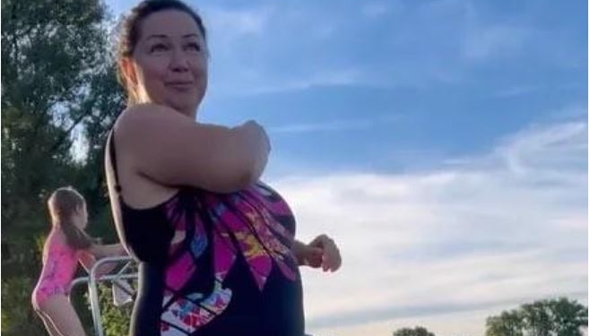 “Вас треба знищувати, як євреїв”. У Німеччині неадекватна росіянка накинулася на українців (ВІДЕО)