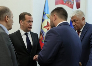 Путін послав. Медведєв приїхав на окуповану Луганщину (ФОТО)