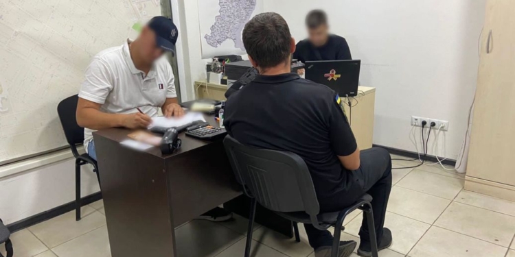 В Одесі лікарі за $7 тис. приписували військовозобов’язаним хвороби для виїзду за кордон (ФОТО)