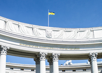 Машина українських дипломатів у Відні потрапила у ДТП. ЗМІ пишуть, що дипломати були напідпитку