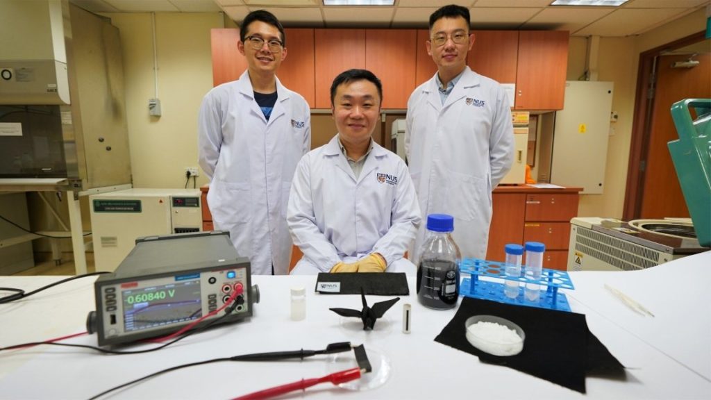 Учені із Сінгапуру розробили батарею, яка видобуває електрику просто з повітря (ВІДЕО) 1