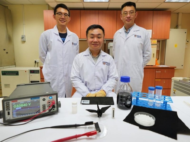 Учені із Сінгапуру розробили батарею, яка видобуває електрику просто з повітря (ВІДЕО)