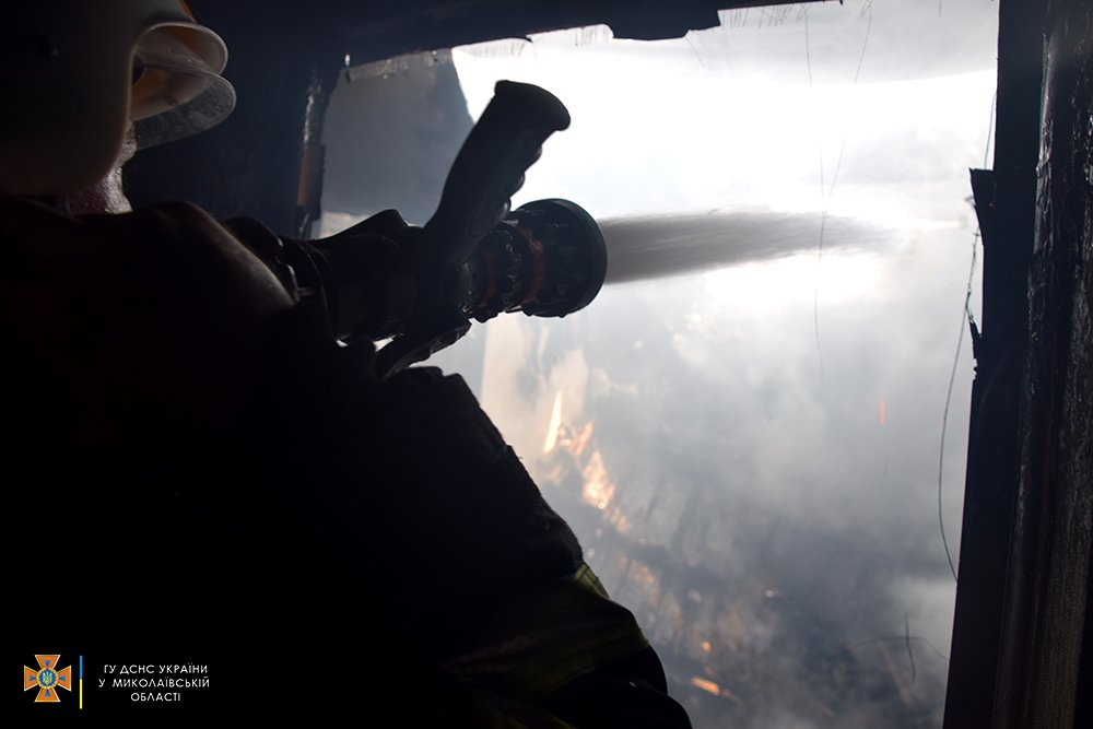 З 19 пожеж за добу на Миколаївщині 9 виникли через російські обстріли (ФОТО, ВІДЕО) 13