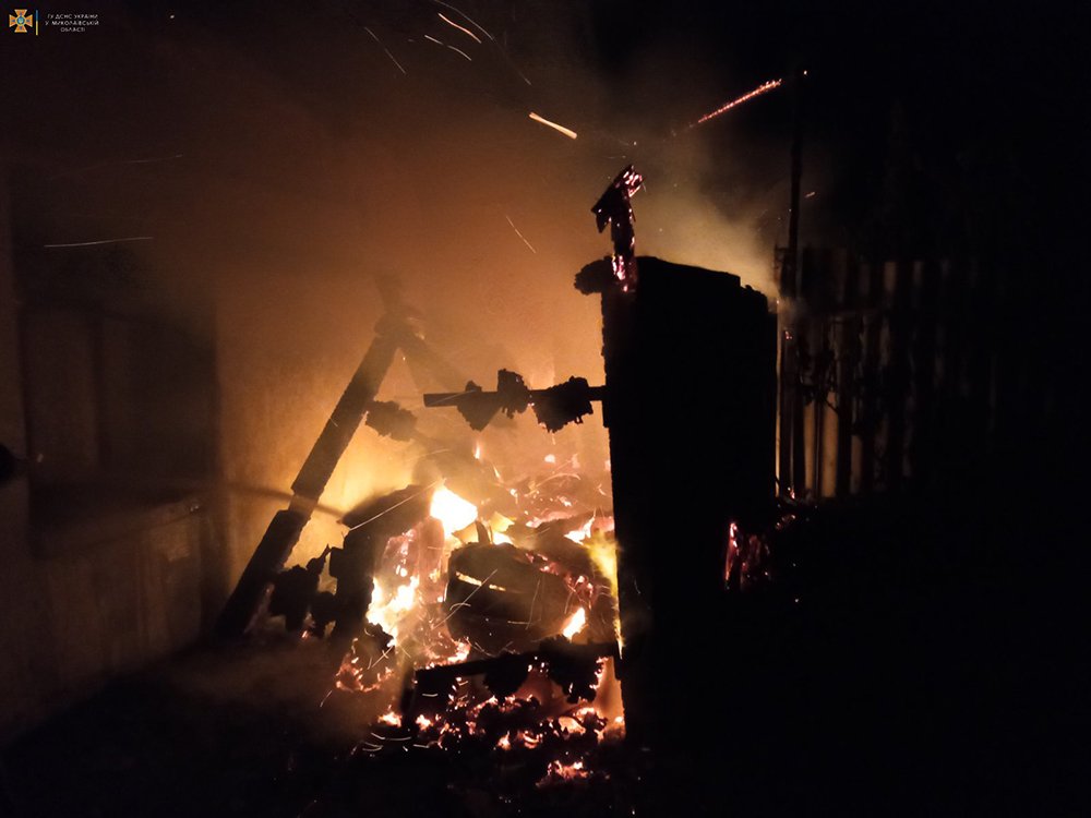 З 16 пожеж за добу на Миколаївщині три виникли через російські обстріли (ФОТО, ВІДЕО) 15