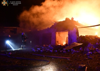 Через обстріли Миколаєва згоріли 6 гаражів та 2 авто. Повне зведення від рятувальників за добу (ФОТО, ВІДЕО)