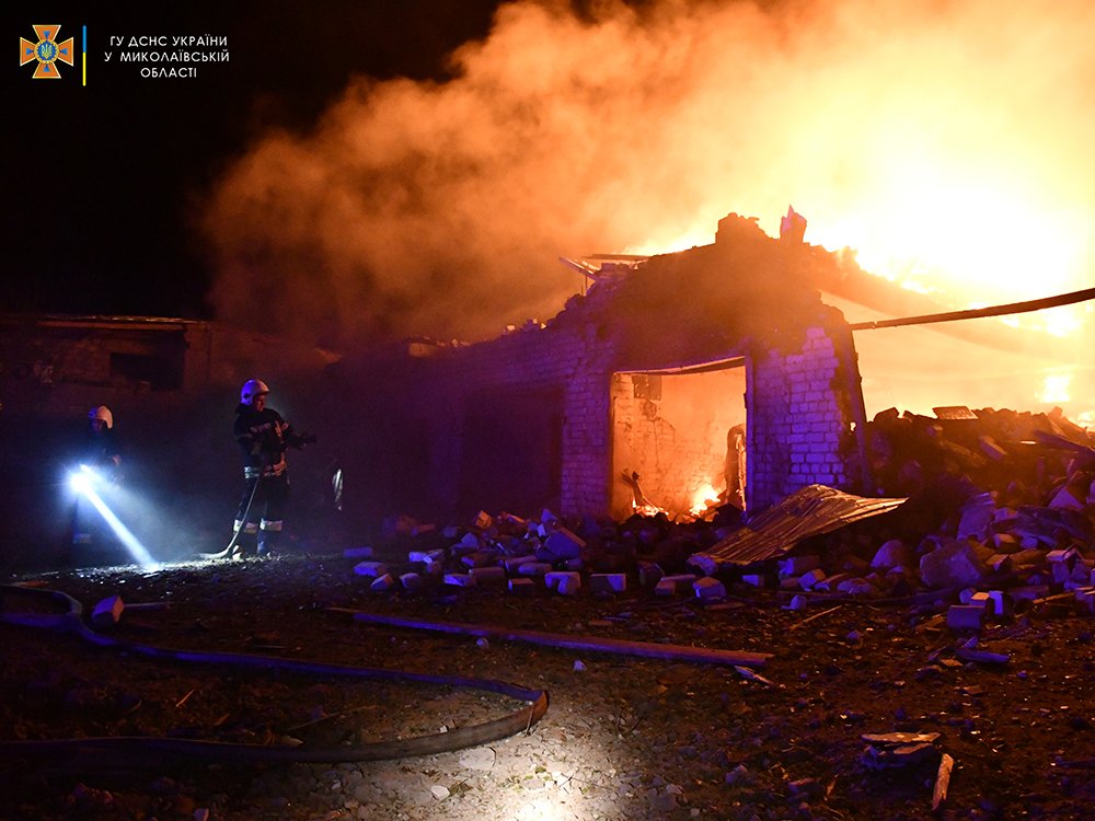 Через обстріли Миколаєва згоріли 6 гаражів та 2 авто. Повне зведення від рятувальників за добу (ФОТО, ВІДЕО) 15
