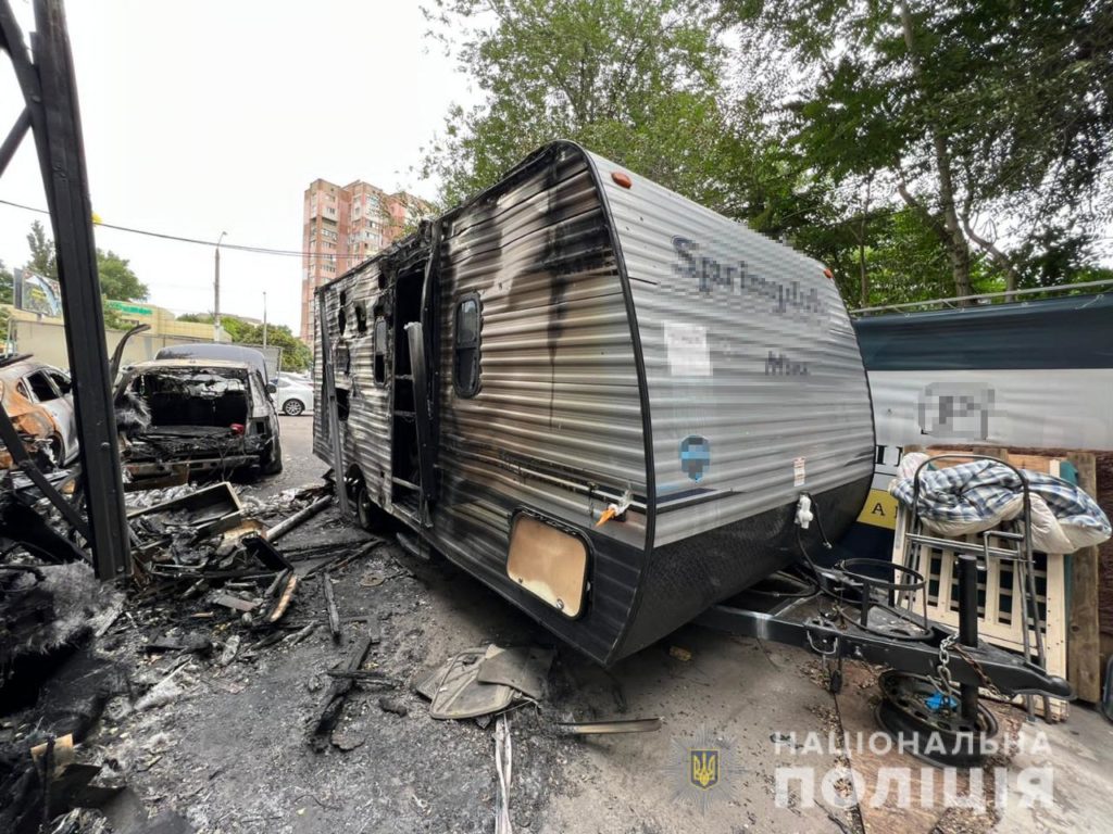 В Одесі неадекват спалив 2 волонтерських трейлера з медпрепаратами і продуктами харчування, щоб не дісталися внутрішнім біженцям (ФОТО) 11
