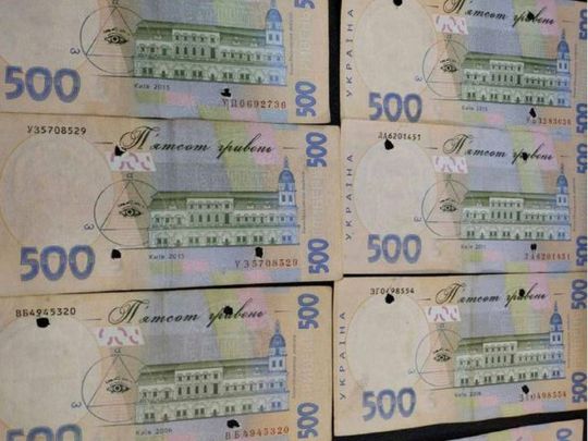 Частина терміналів ПриватБанку не приймають банкноти 500 і 1000 гривень: що відомо