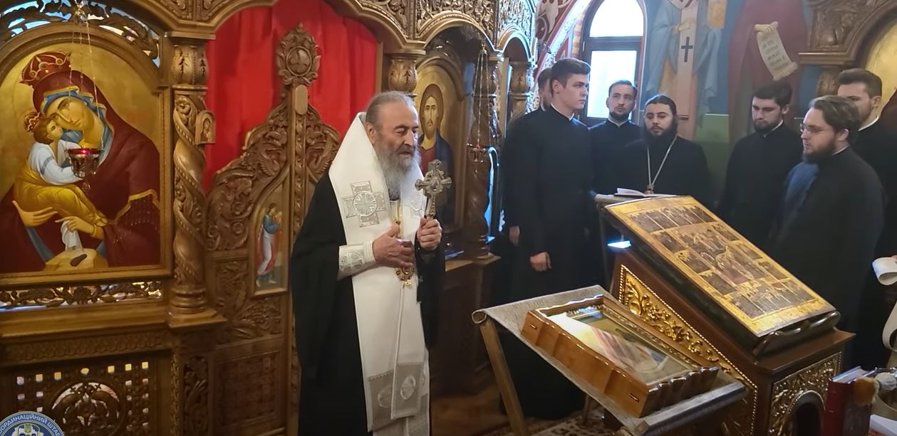 Предстоятель УПЦ МП митрополит Онуфрій заспівав “Многая літа” полоненим окупантам (ВІДЕО)