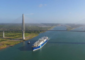 Плавучий LNG-термінал з Аргентини взяв курс на Європу. Його орендували Фінляндія та Естонія