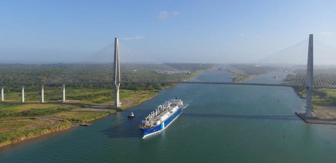 Плавучий LNG-термінал з Аргентини взяв курс на Європу. Його орендували Фінляндія та Естонія