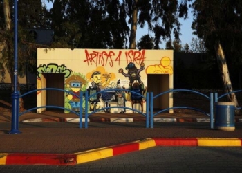 В Одесі на вулицях встановлюють міні-бомбосховища (ФОТО, ВІДЕО)