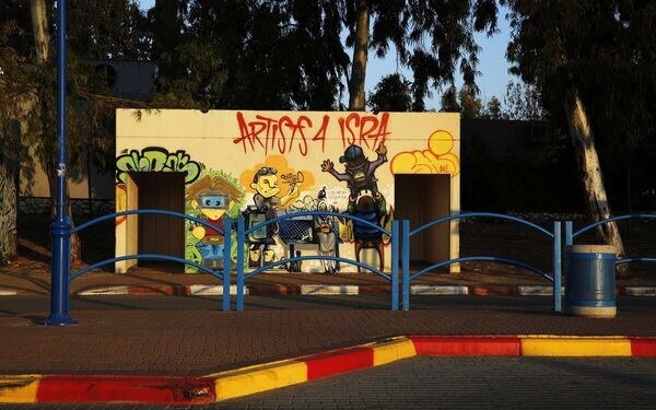 В Одесі на вулицях встановлюють міні-бомбосховища (ФОТО, ВІДЕО)