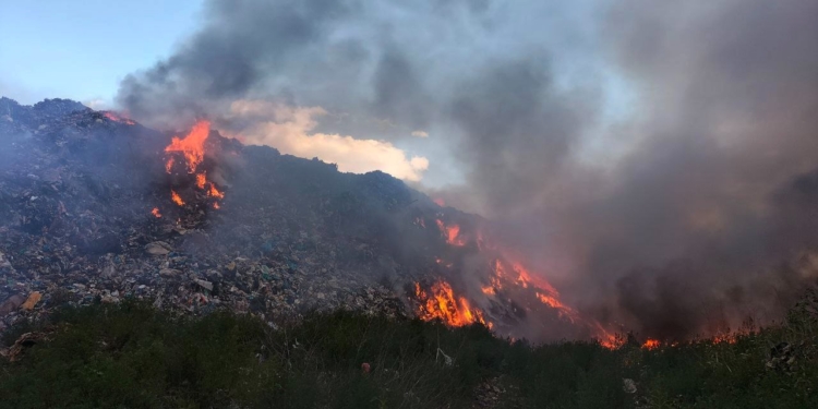 Під Миколаєвом досі гасять полігон ТПВ. Про ці та інші пожежі за добу – у зведенні миколаївських пожежних (ФОТО, ВІДЕО)