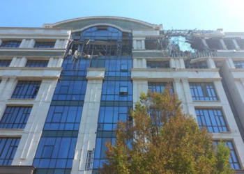 В Донецьку прилетіло в адміністрацію Пушиліна (ФОТО, ВІДЕО)