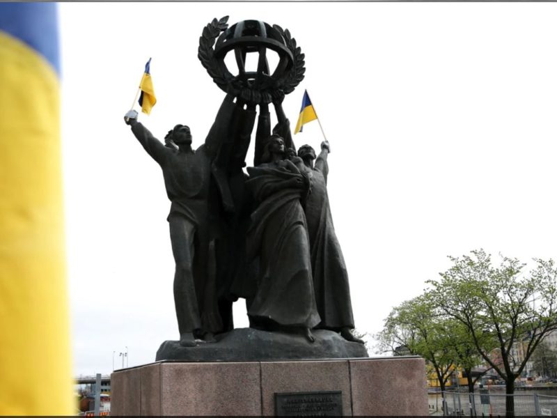 У Фінляндії демонтували “мирний” пам’ятник, подарований Радянським Союзом (ФОТО)
