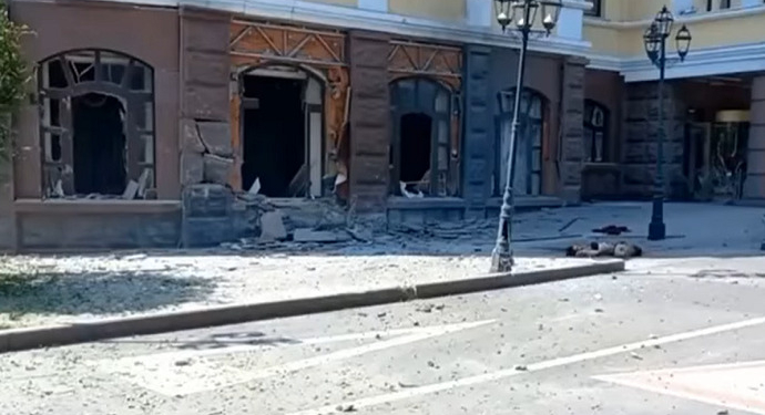 В Донецьку прощання з “Корсою” вийшло колективним, рашисти кажуть про обстріл ЗСУ, в нас заперечують – багато честі (ВІДЕО)