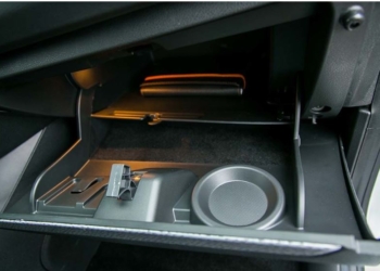 Що обов’язково потрібно мати в бардачку машини? Ці речі можуть допомогти у будь-якій ситуації