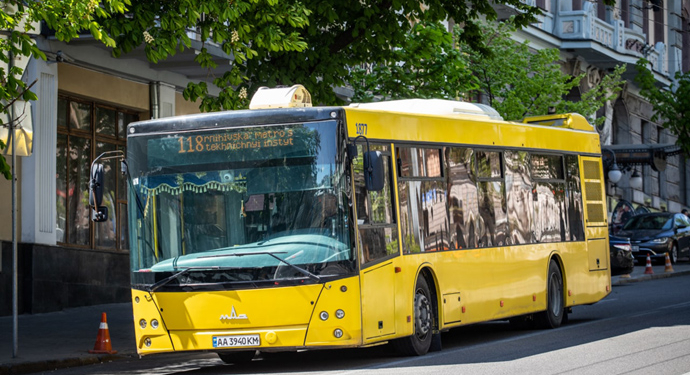 В Києві вирішили виганяти пасажирів з громадського транспорту під час повітряної тривоги